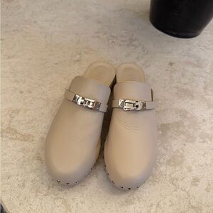 ✨ Hermès Paris Leather Clogs – Beige With Palladium Hardware ✨